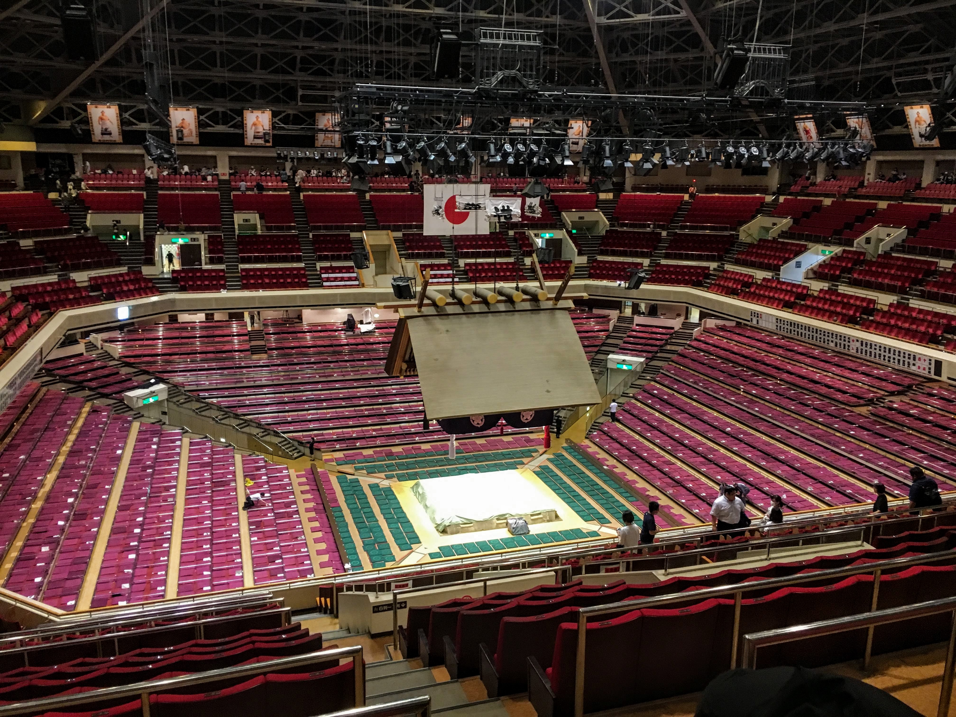 How to see the grand sumo tournament in Tokyo, Japan. Watch sumo wrestling at the Ryogoku Kokugikan. How to buy tickets for sumo wrestling matches in Tokyo