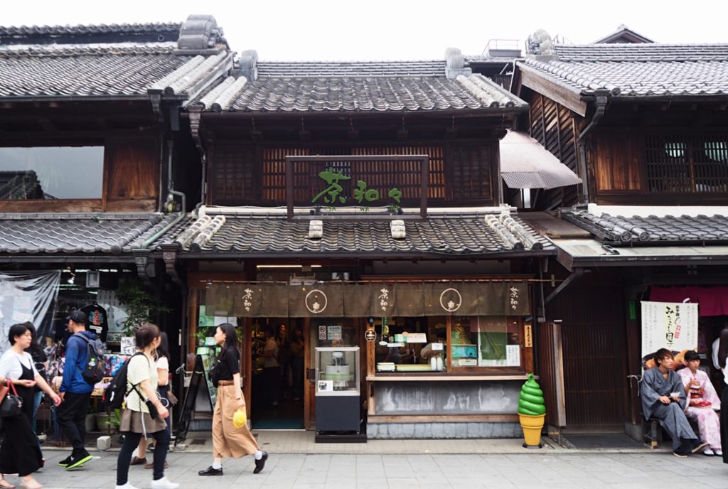 Kawagoe Saitama Day Trip from Tokyo, how to get there from Ikebukuro, see the clock tower, candy alley, kane no toki, and Little Edo in Kawagoe, a half day or full day trip from Tokyo