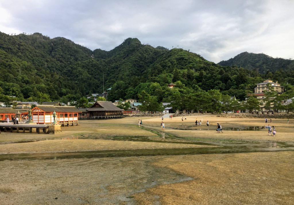 Miyajima One-day itinerary, Itsukushima shrine and floating torii gate Miyajima sunset Miyajima island guide japan, things to do, viewpoint, how to get to Miyajima from Hiroshima, day trip guide, Miyajima Itsukushima shrine at low tide