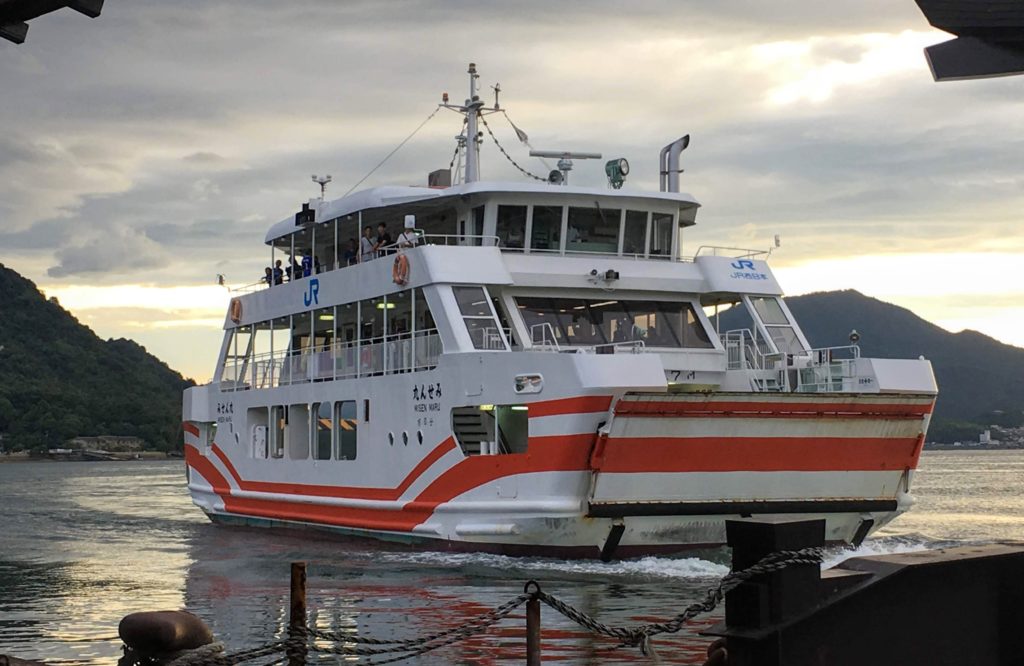 Miyajima One-day itinerary, Itsukushima shrine and floating torii gate Miyajima sunset Miyajima island guide japan, things to do, viewpoint, how to get to Miyajima from Hiroshima, day trip guide