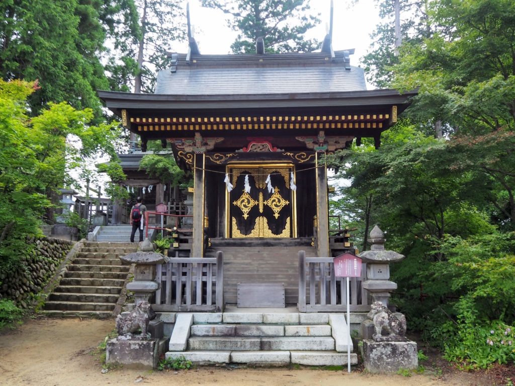 Climbing Mt. Mitake Day-trip from Tokyo. How to get to Mt. Mitake, how to climb, things to do at Mt. Mitake summit temple