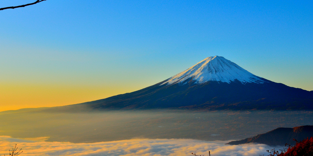 When to climb Mt. Fuji, how to climb Mt. Fuji summit independently. Things to pack, what to wear, how to prepare for climbing the Mt Fuji summit from Tokyo, Japan bullet climb
