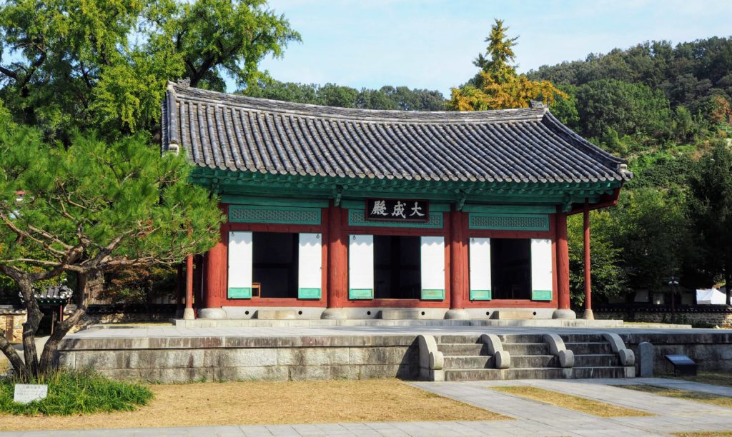 Jeonju South Korea Jeonju Hanok Village Things to do in Jeonju why everyone should visit Jeonju Korea. Eat Bibimbap, wander the Hanok Village, go to the viewpoint, free museums, mural village, confucian school, rent a hanbok