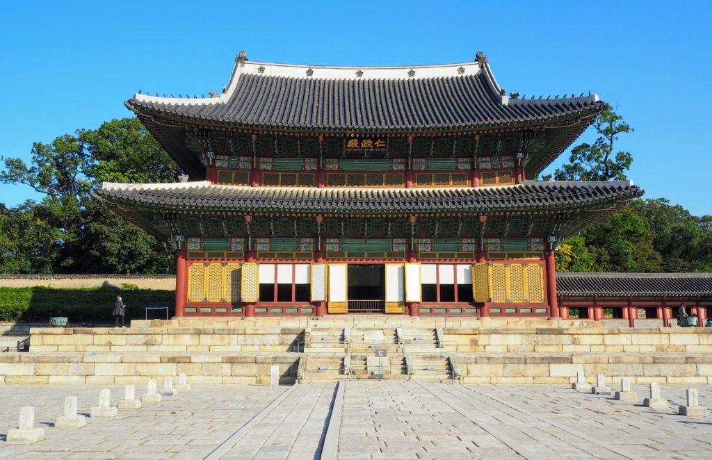 Top 20 things to do in Seoul, South Korea. Seoul for first-time visitors things to do, Seoul highlights in South Korea. War Memorial of Korea N-Tower Namdaemun Market Myeongdong Night Market Cheonggye stream Gwangjang Market - for street food, featured on Netflix Bukchon Hanok Village Gyeongbokgung Palace National Folk Museum of Korea Changdeokgung Palace Changgyeonggung Palace Secret Garden Jongmyo Shrine - timed entry only except for Saturdays Jogyesa Temple - flowers and buddha Insadong shopping street, Ssamziegil Mall Ikseondong Hanok Village Buhkansan National Park Nami Island Day Trip Starfield Library Namhansanseong Fortress Hike