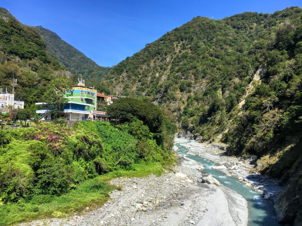 Hiking Taroko Gorge National Park Independently, how to get around Taroko Gorge independently without a tour, Taroko Gorge without a tour, Taroko gorge from Hualien, Taiwan hiking independently, taking the bus around Taroko Gorge without a tour