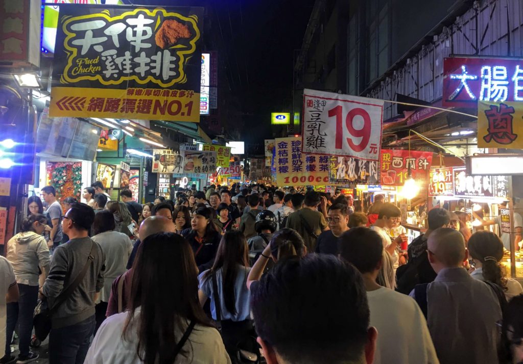 Taichung itinerary one day, one day in Taichung itinerary, one day Taichung DIY itinerary, things to do in Taichung, Taichung travel guide, rainbow village, bubble tea, night market