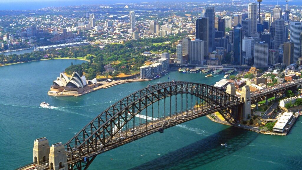 Harbour Bridge The ultimate sydney bucket list, things to do in Sydney, Sydney bucketlist, bucketlist ideas sydney, sydney zoo, opera house, bondi beach, blue mountains, taronga zoo, sydney harbour cruise, sydney brewery hopping, botanic gardens, bondi to coogee hike, museums, lilipad cafe, the rocks, national park, watsons bay, ferry to manly, bucket list ideas sydney australia