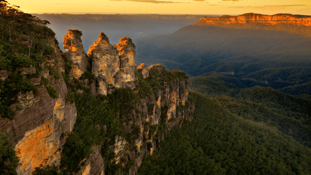 The blue mountains three sisters Harbour Bridge The ultimate sydney bucket list, things to do in Sydney, Sydney bucketlist, bucketlist ideas sydney, sydney zoo, opera house, bondi beach, blue mountains, taronga zoo, sydney harbour cruise, sydney brewery hopping, botanic gardens, bondi to coogee hike, museums, lilipad cafe, the rocks, national park, watsons bay, ferry to manly, bucket list ideas sydney australia