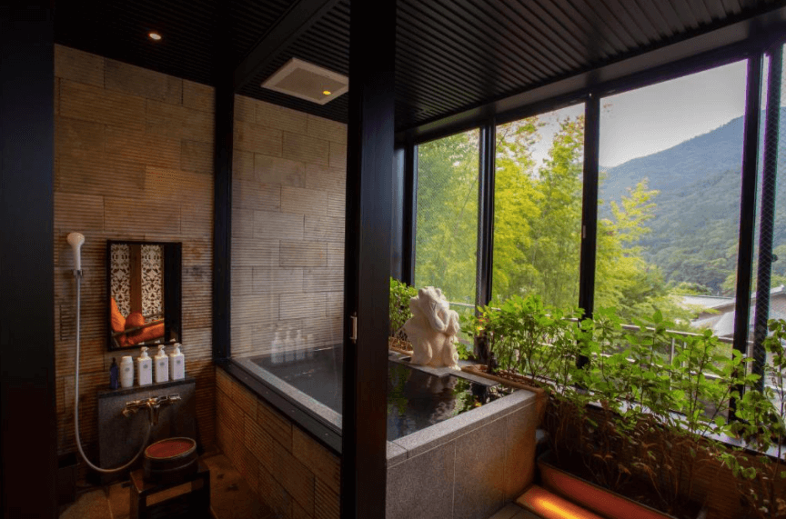 Hakone ryokan with private onsen, onsen in Hakone, best hakone ryokan with onsen. Hakone Hoshi no Akari, Hakone Suimeisou, Hakone Ashinoko Hanaori, Senkyoro Ryokan, Hakone Airu, Kansuiro Ryokan, OKCS Retreat Hakone Villa, Tensui Saryo Ryokan, Hakone Kyuan, Yoshimatsu