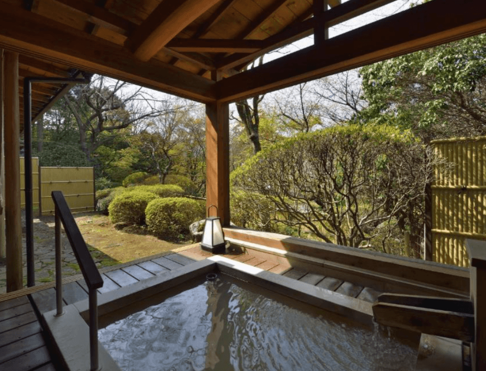 Hakone ryokan with private onsen, onsen in Hakone, best hakone ryokan with onsen. Hakone Hoshi no Akari, Hakone Suimeisou, Hakone Ashinoko Hanaori, Senkyoro Ryokan, Hakone Airu, Kansuiro Ryokan, OKCS Retreat Hakone Villa, Tensui Saryo Ryokan, Hakone Kyuan, Yoshimatsu