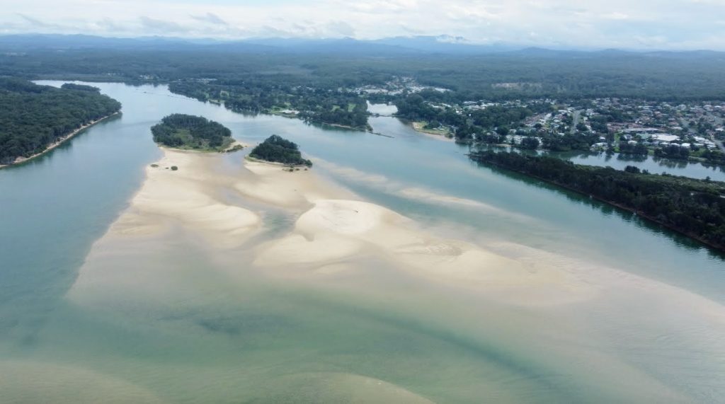 Nambucca heads sand bank drone shot. Sydney to Brisbane itinerary, road trip Sydney to Brisbane. Roadtrip from Sydney to Brisbane 7-day itinerary. Sydney to Gold Coast road trip itinerary