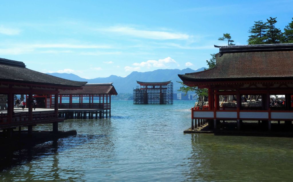 Miyajima One-day itinerary, Itsukushima shrine and floating torii gate Miyajima sunset Miyajima island guide japan, things to do, viewpoint, how to get to Miyajima from Hiroshima, day trip guide