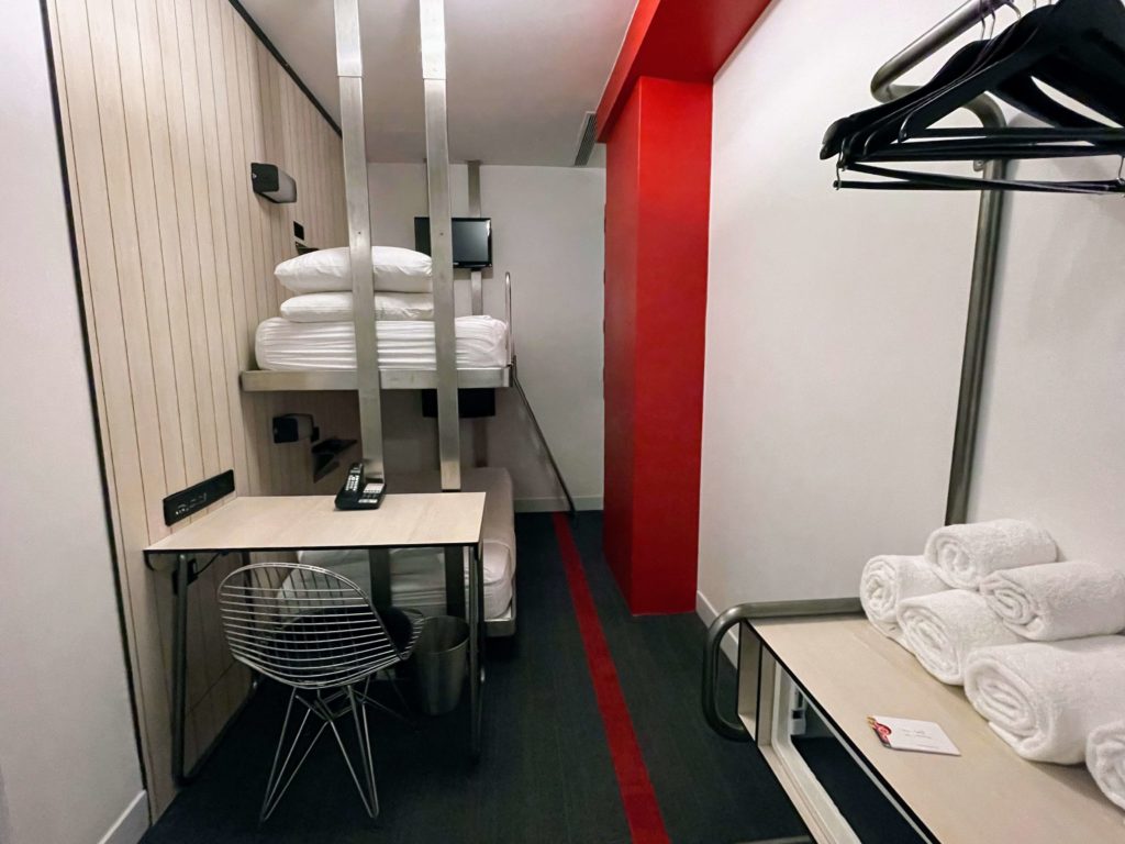 Pod 51 vs Pod 39 in NYC, Pod Hotels in New York City review, Pod 51 review, Pod 39 review, Pod 51 and Pod 39 in New York City what to expect, tips for staying at Pod 51 vs Pod 39