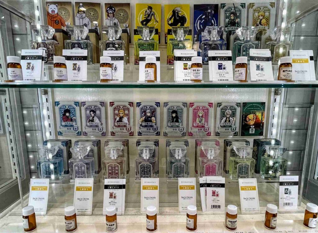 Best souvenirs from Japan, top souvenirs from Japan, good souvenirs from Japan, popular souvenirs from Japan, things you can only buy in Japan, souvenirs you can only buy in Japan, where to buy souvenirs from Japan, souvenirs Japan, souvenirs Tokyo, cheap souvenirs from Japan, budget souvenirs from Japan to buy in bulk