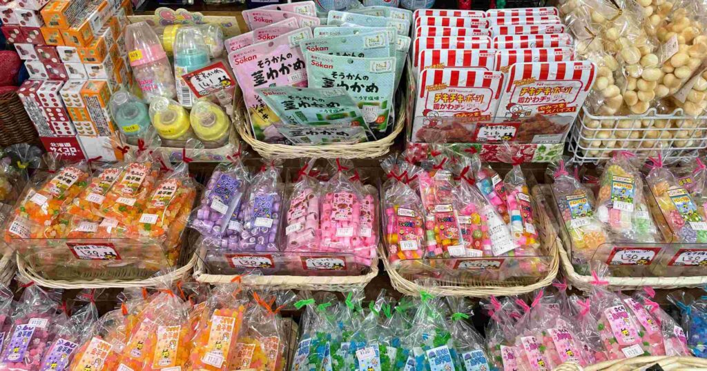 Best souvenirs from Japan, top souvenirs from Japan, good souvenirs from Japan, popular souvenirs from Japan, things you can only buy in Japan, souvenirs you can only buy in Japan, where to buy souvenirs from Japan, souvenirs Japan, souvenirs Tokyo, cheap souvenirs from Japan, budget souvenirs from Japan to buy in bulk
