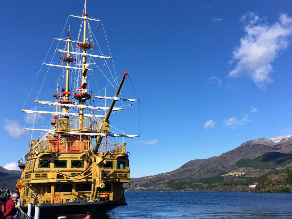 Hakone sightseeing cruise, Hakone pirate ship